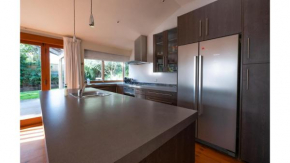Charming 4-Bedroom Villa with Historic Flair, Auckland